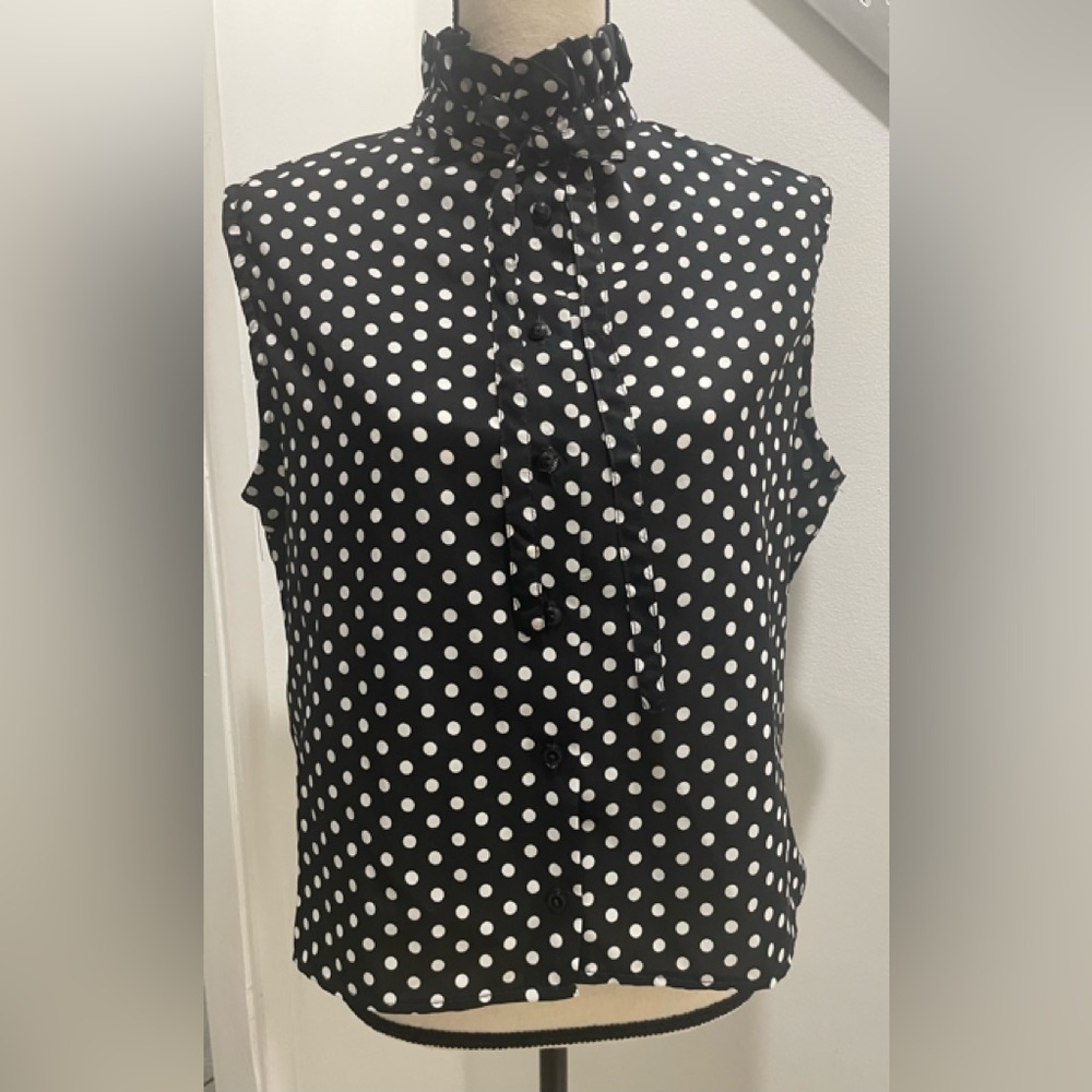 WOMENS TOP SLEVELESS BLACK & WHITE POLKADOT BUTTON UP PLEATED COLLAR LIGHTWEIGHT